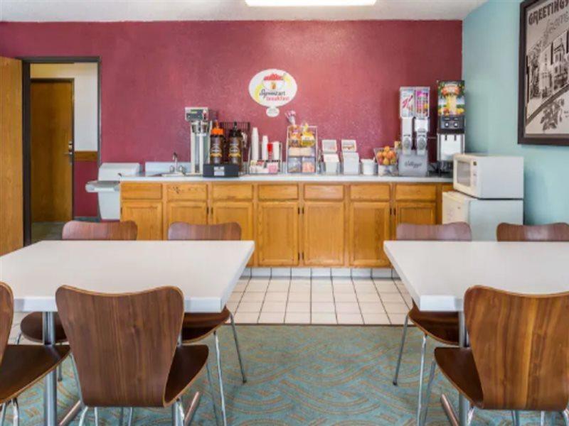 Super 8 By Wyndham Bourbonnais/Kankakee Area Exterior foto